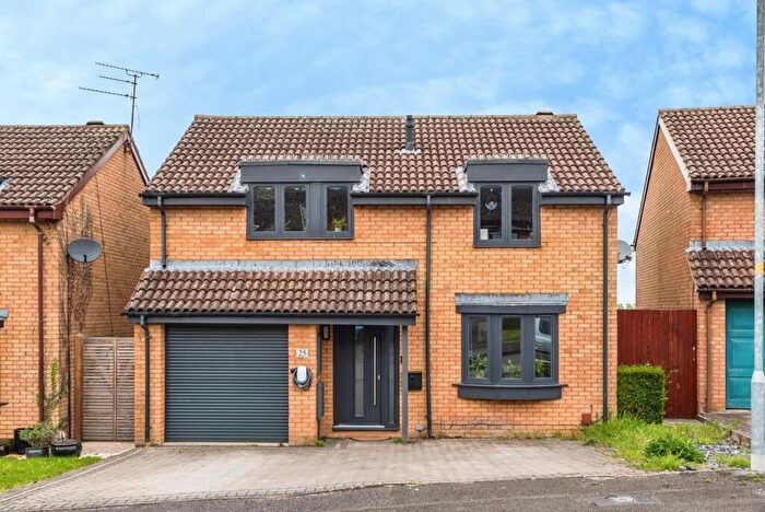 4 Bedroom Detached House For Sale In Southernwood Drive, Swindon, SN2