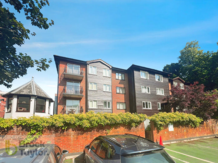 2 Bedroom Flat For Sale In Great Heathmead, Haywards Heath, RH16