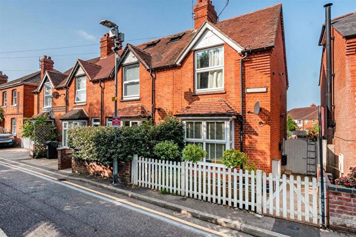 2 Bedroom End Of Terrace House For Sale In Gipsy Lane, Wokingham, Berkshire, RG40