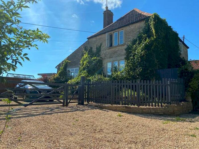 3 Bedroom Detached House For Sale In Farleigh Hungerford, BA2