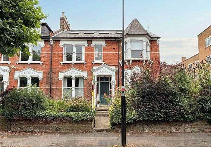 3 Bedroom Flat For Sale In Flat A, Mount View Road, Hornsey, London, N4