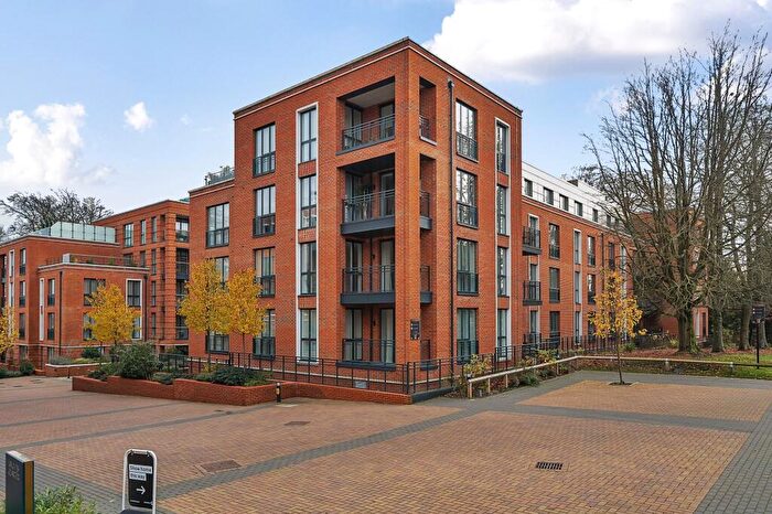 2 Bedroom Apartment To Rent In Fellowes Rise, Winchester, SO22