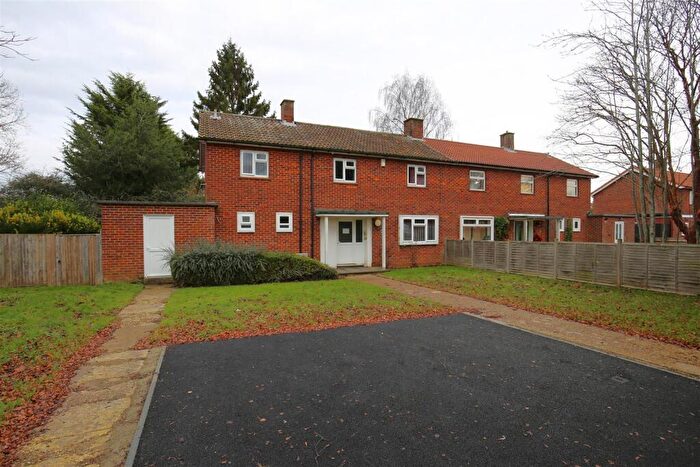 3 Bedroom Semi Detached House For Sale In Queen Elizabeth Square, Maidstone, ME15