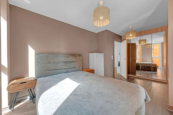3 Bedroom Flat To Rent In Telegraph Avenue, Loop Court, SE10