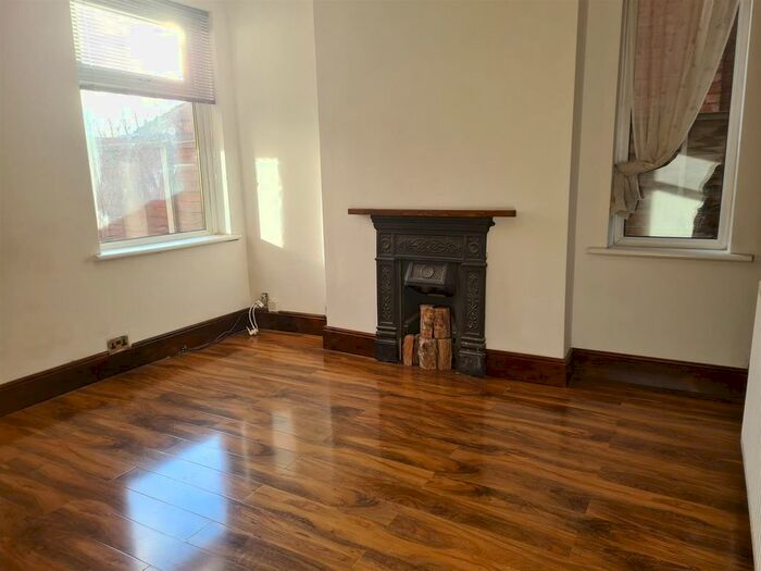 4 Bedroom Semi-Detached House To Rent In Temple Road, Willenhall WV13