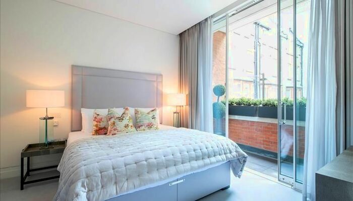 2 Bedroom Flat To Rent In Green Street, Mayfair, London, W1K