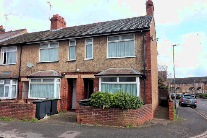 2 Bedroom End Terrace House For Sale In Beechwood Road, Luton, Bedfordshire, LU4
