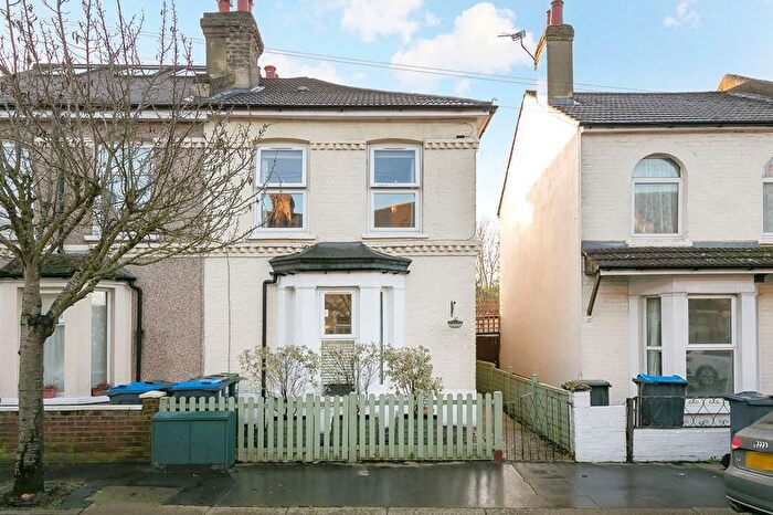 3 Bedroom Semi Detached House For Sale In Elmers Road, Woodside, SE25