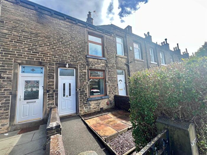 2 Bedroom Terraced House For Sale In Arnold Avenue, Huddersfield, HD2