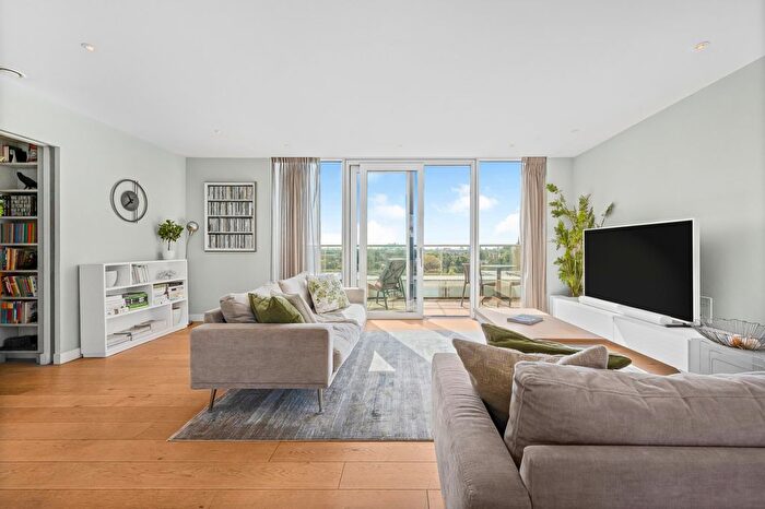 3 Bedroom Flat For Sale In Devan Grove, London, N4