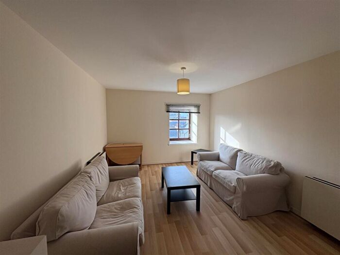 1 Bedroom Flat To Rent In Bell Street, Merchant City, Glasgow, G4