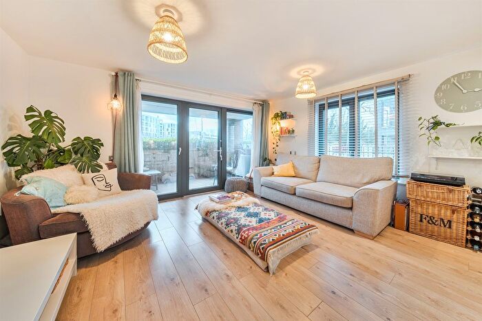 2 Bedroom Flat For Sale In Henry Road, London, SW9