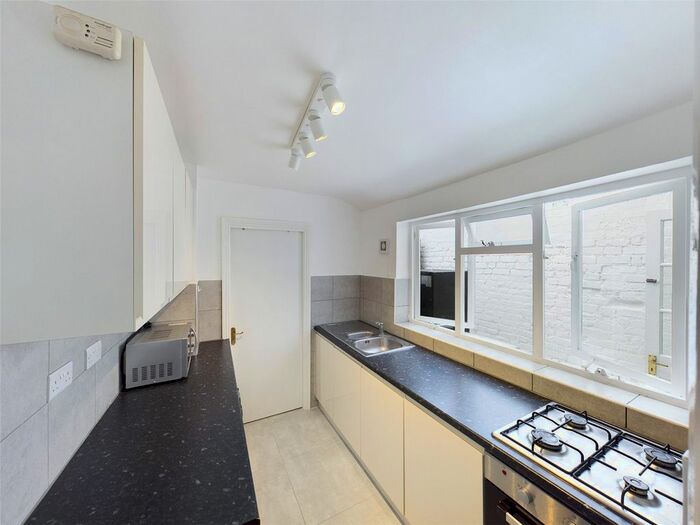 3 Bedroom Maisonette To Rent In Victoria Street, Windsor, Berkshire, SL4