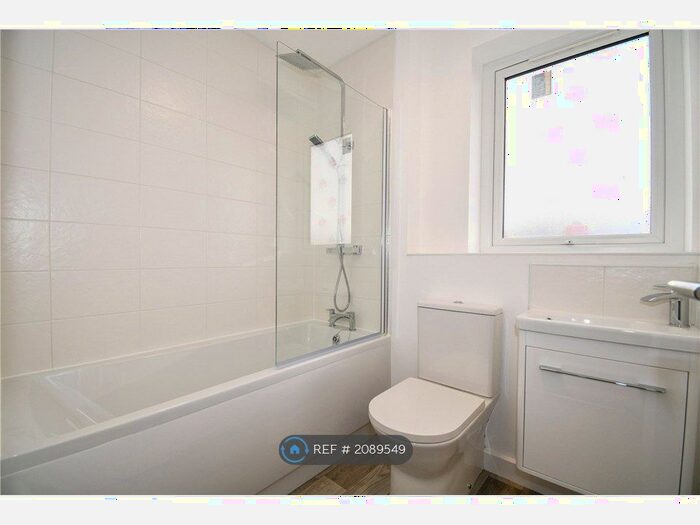 4 Bedroom Semi-Detached House To Rent In Bermuda Road, Wirral, CH46