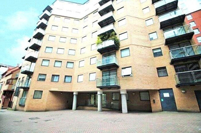 2 Bedroom Apartment To Rent In Icon House, Merchants Place, Reading, Berkshire, RG1