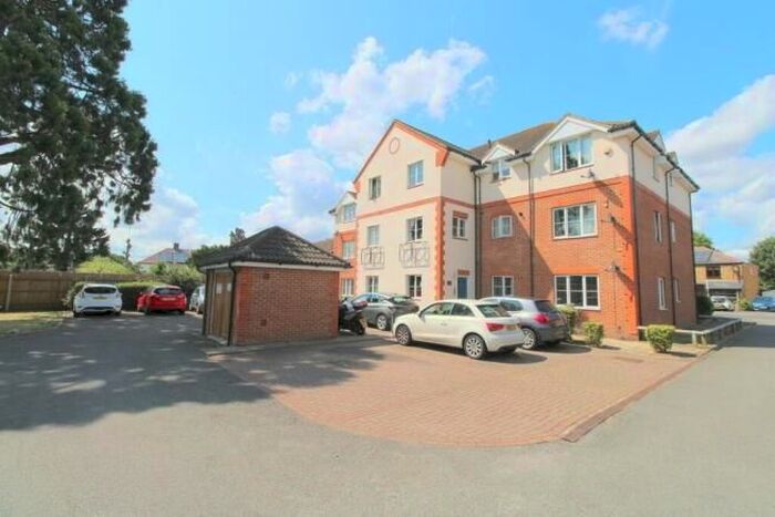 1 Bedroom Flat To Rent In Chantry Close, Sunbury-On-Thames, TW16