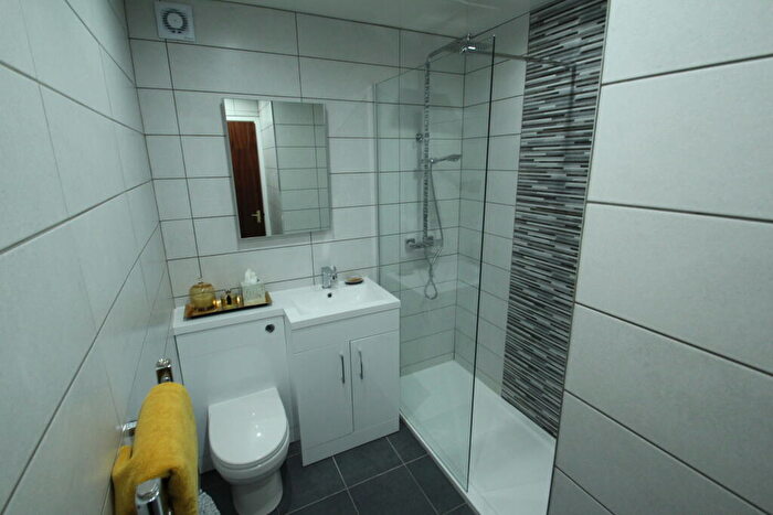 2 Bedroom Apartment To Rent In Loanhead Road, Linwood, PA3