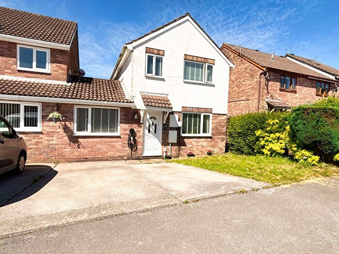 3 Bedroom Semi Detached House For Sale In Davis Avenue, Bryncethin, CF32