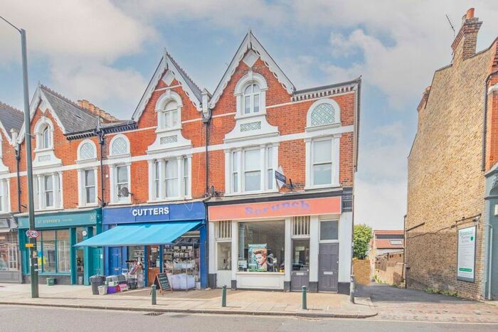 3 Bedroom Flat To Rent In Crown Road, St Margarets, Twickenham, TW1