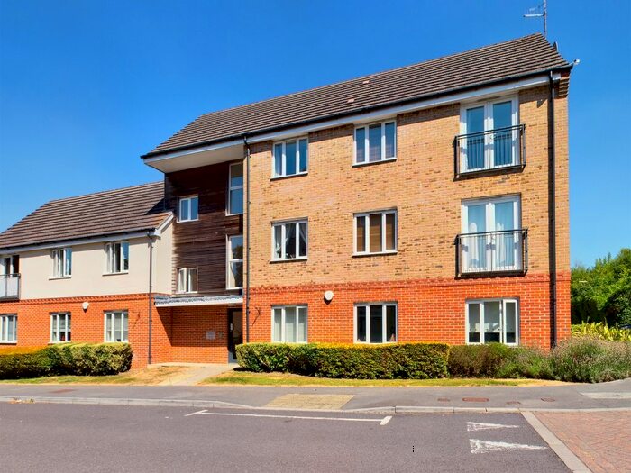 2 Bedroom Flat To Rent In Skippetts Gardens, Cranbourne, Basingstoke, RG21