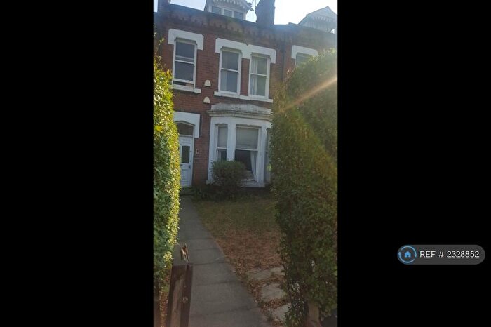 3 Bedroom Maisonette To Rent In Clarendon Road, Leeds, LS2