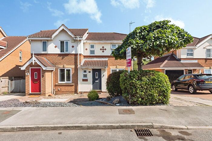 3 Bedroom Semi-Detached House For Sale In Lakeside Meadows, Pontefract, WF8