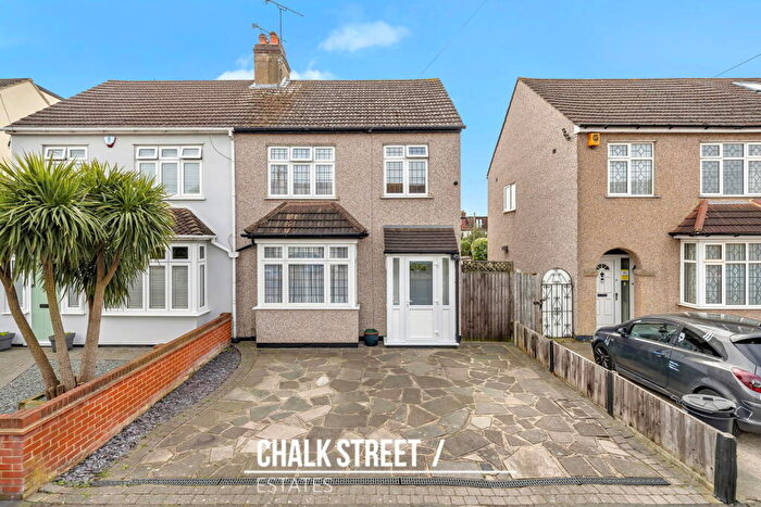 3 Bedroom Semi Detached House For Sale In Standen Avenue, Hornchurch, RM12