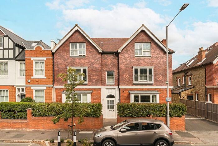 2 Bedroom Flat For Sale In Lingfield Avenue, Kingston Upon Thames, KT1