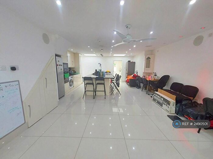 4 Bedroom Semi-Detached House To Rent In St. Davids Drive, Edgware, HA8