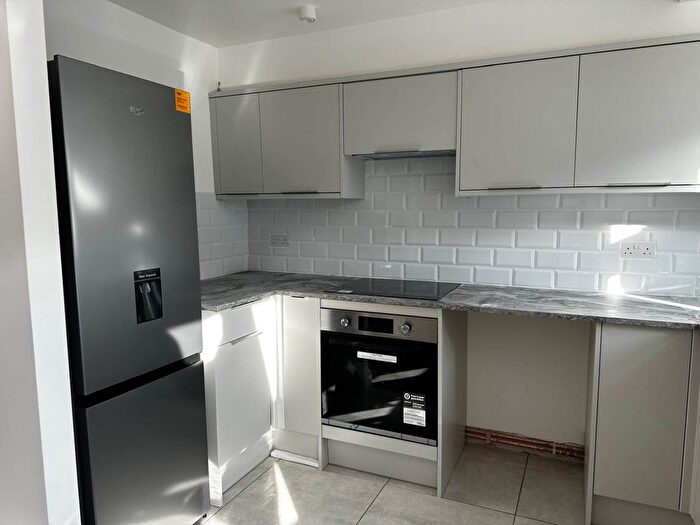 1 Bedroom Flat To Rent In Thornhill Road, Leyton, E10