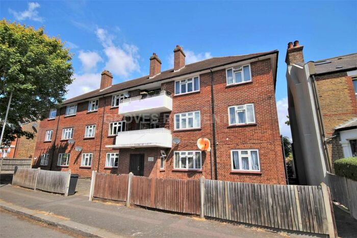 2 Bedroom Flat To Rent In Ravenscar Road, Surbiton, KT6