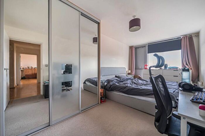 2 Bedroom Flat For Sale In Little Thames Walk, Greenwich, London, SE8