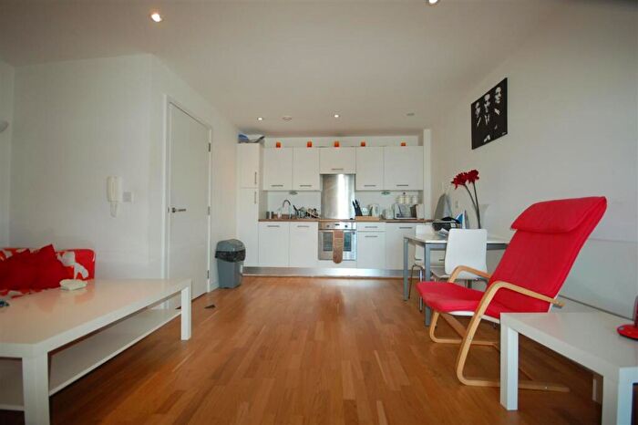 1 Bedroom Apartment To Rent In The Gateway North, Crown Point Road, City Centre, LS9