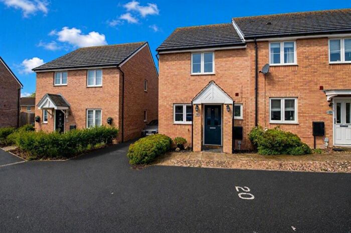 2 Bedroom End Of Terrace House For Sale In Alnwick Close, Rushden, NN10