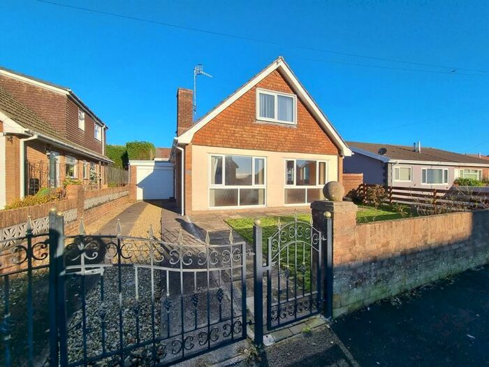 4 Bedroom Detached Bungalow To Rent In Rolls Avenue, Penpedairheol, Hengoed, CF82