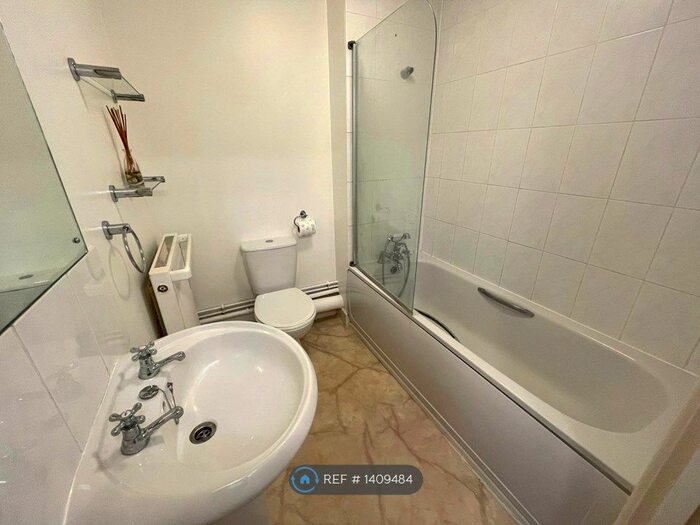 1 Bedroom Flat To Rent In Norwood Road, Reading, RG1