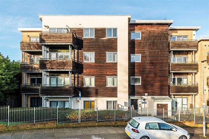 2 Bedroom Flat For Sale In Bramhope Lane, Charlton, SE7