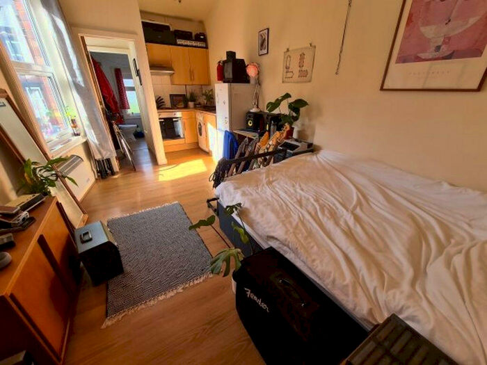 1 Bedroom House To Rent In Hyde Park Road, Leeds, LS6