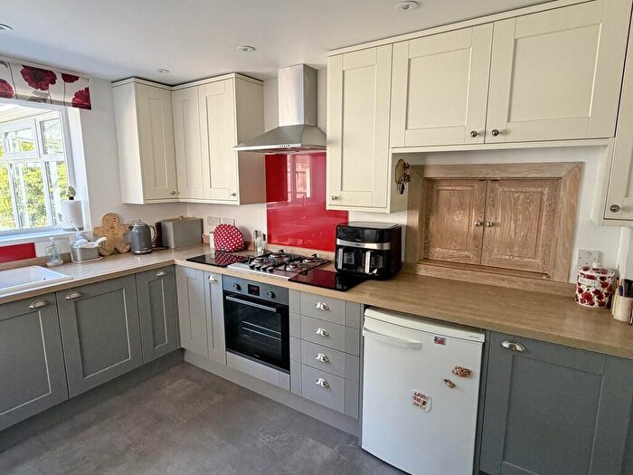3 Bedroom Detached House For Sale In Sandford Way, Broadstone, BH18 - Photo 4