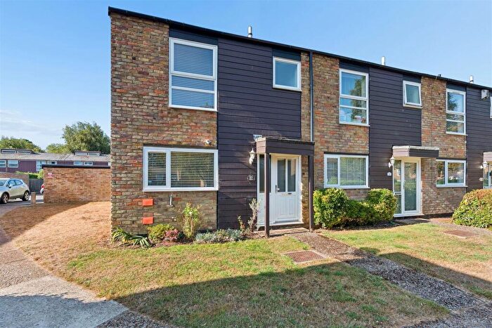 3 Bedroom End Of Terrace House For Sale In Millfield, New Ash Green, DA3