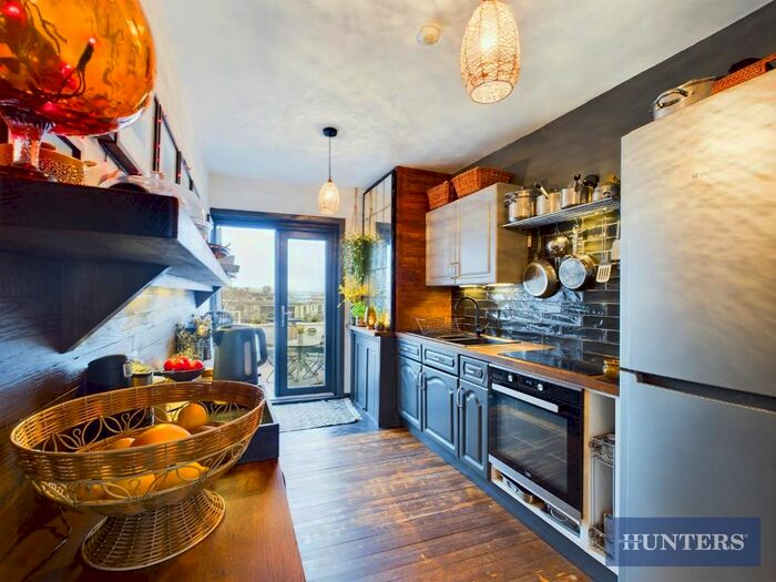 2 Bedroom Flat For Sale In Esplanade, Scarborough, YO11