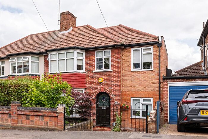 4 Bedroom Property For Sale In St. Albans Crescent, Woodford Green, IG8