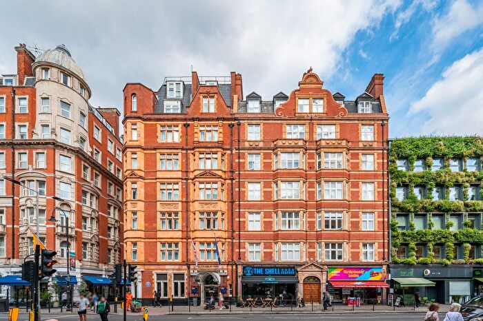 2 Bedroom Flat For Sale In Russell Square Mansions, Bloomsbury, London, WC1B