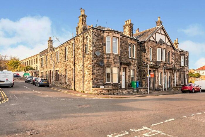 2 Bedroom Flat To Rent In Sang Place, Kirkcaldy, Fife KY1