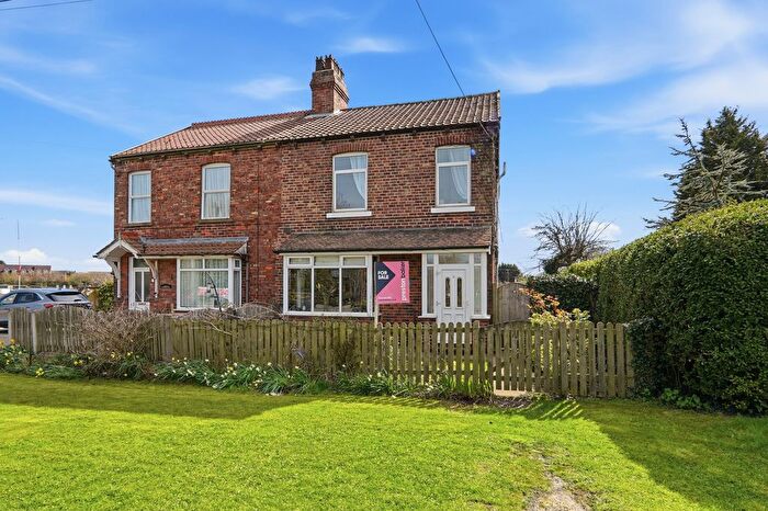 3 Bedroom Semi-Detached House For Sale In Common Lane, Church Fenton, Tadcaster, LS24