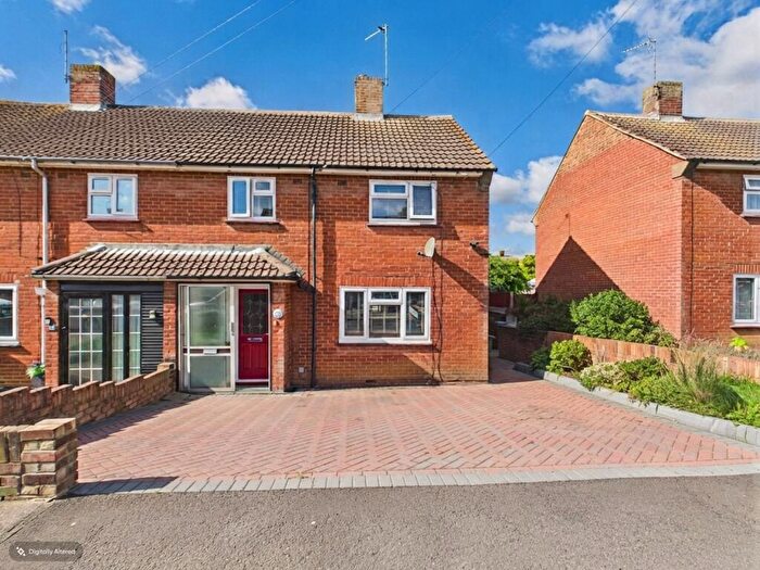 3 Bedroom Semi-Detached House For Sale In Miskin Road, Hoo, Rochester, ME3