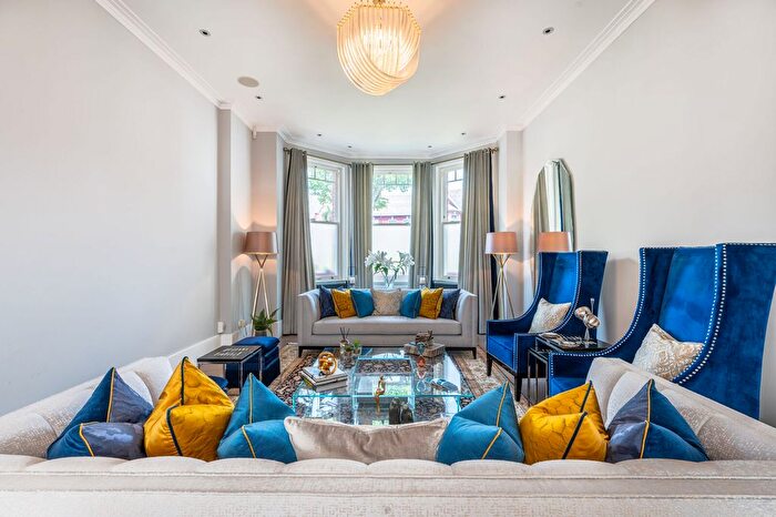 6 Bedroom Property To Rent In Walm Lane, Mapesbury Estate, London, NW2