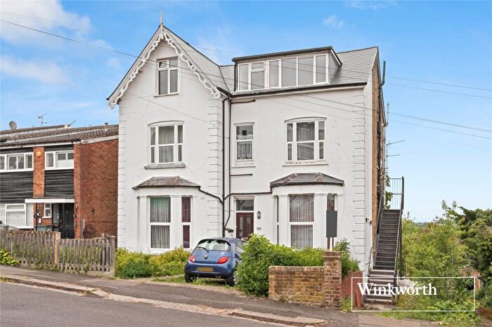 2 Bedroom Apartment For Sale In King Edward Road, New Barnet, EN5