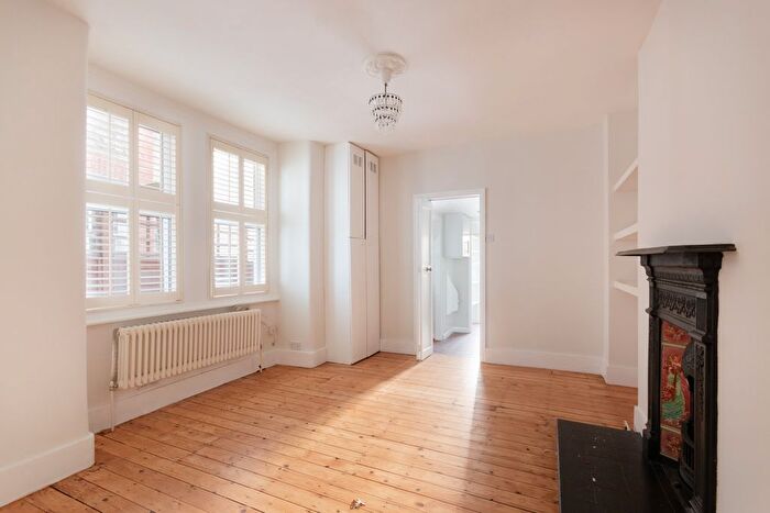 2 Bedroom Flat To Rent In Coverton Road, London, SW17