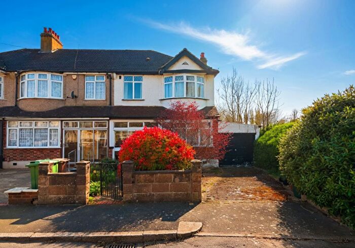 3 Bedroom Semi Detached House For Sale In Kingswood Way, Wallington, Surrey, SM6